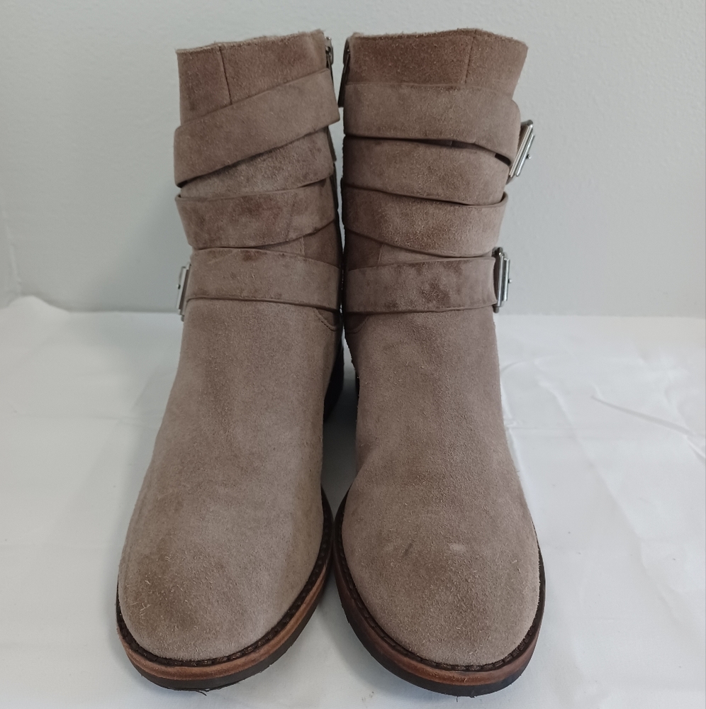 Vince camuto  webey moto bootie gray sueder leather zip-up size 7.5m(37.5)